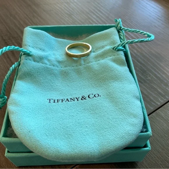 Tiffany & Co. Notes Gold Ring - Picture 1 of 6